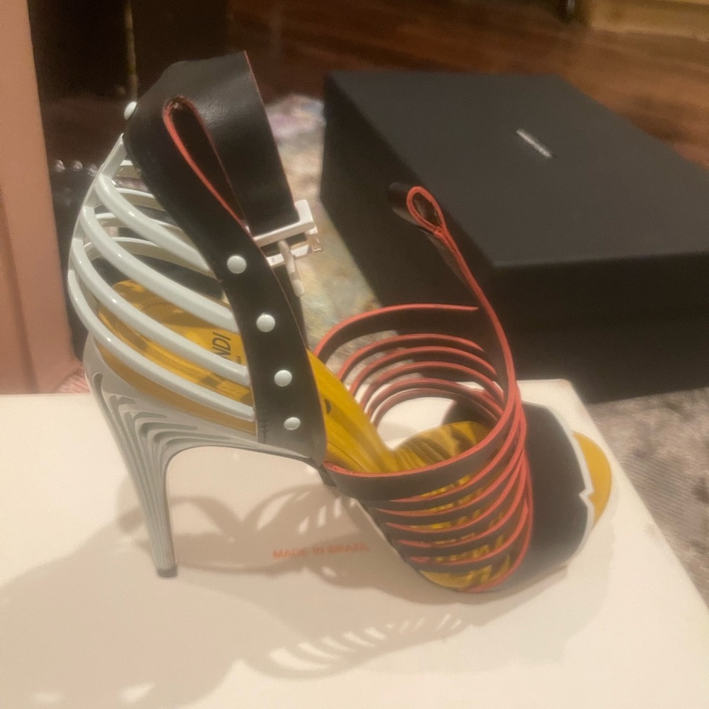 Fendi runway caged sandals multicolor size 38.5
